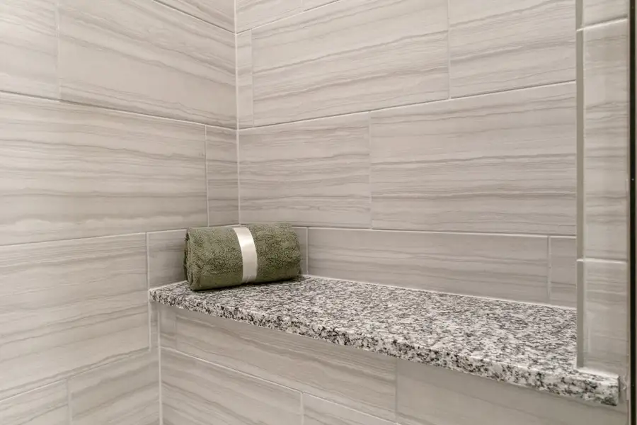 Representative interior finishes for a home built from the 1477 by KB Home in Avellino, Manvel (Image 8).