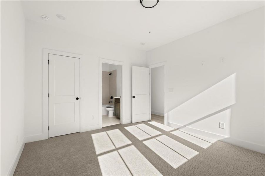Spacious, unfurnished interior of a new home in , Alpharetta (Image 32).