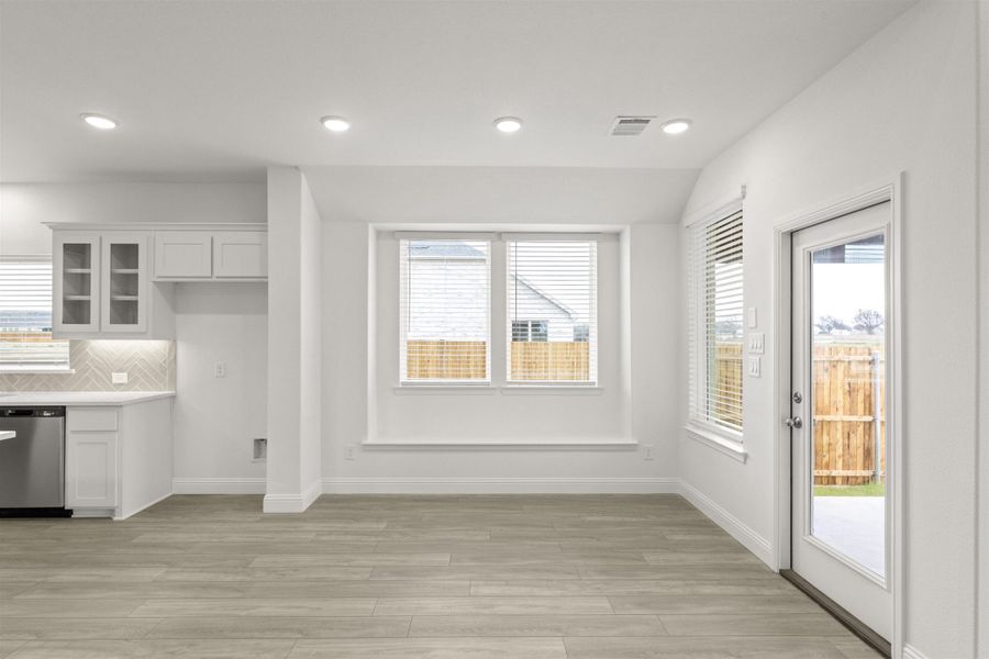 Spacious, unfurnished interior of a new home in Timberbrook, Justin (Image 19). Spacious, unfurnished interior of a new home in Timberbrook, Justin (Image 19).
