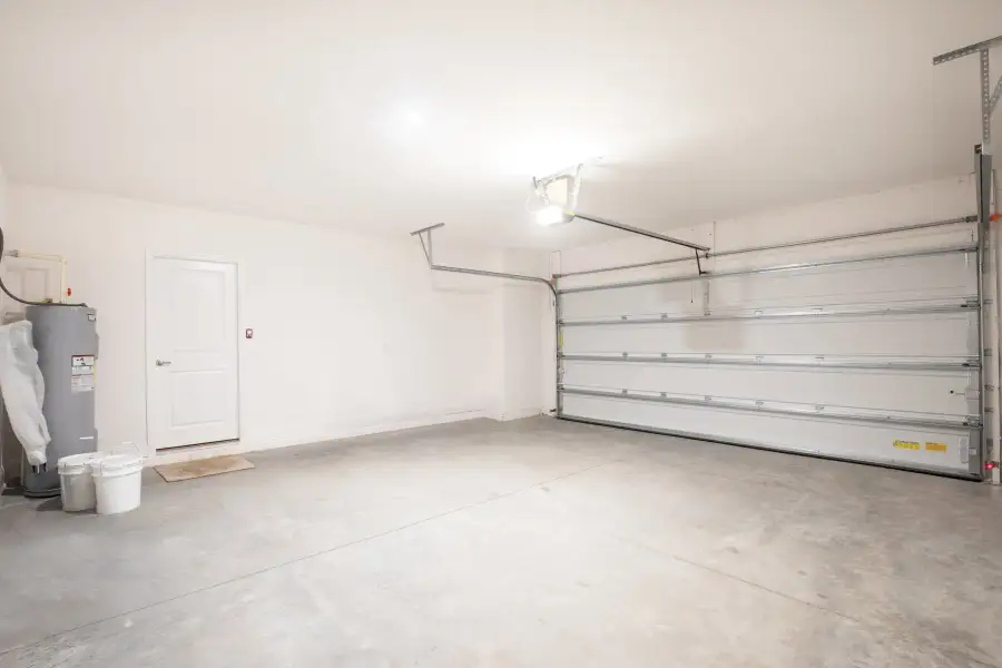 Representative unfurnished interior of a home built from the Carlisle by Maronda Homes in Enclave At Seminole Palms, Palm Coast (Image 21).