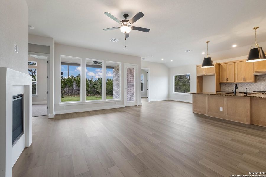 Spacious, unfurnished interior of a new home in Esperanza, Boerne (Image 17).