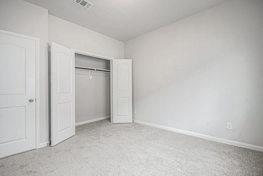 Spacious, unfurnished interior of a new home in , Bay City (Image 17).