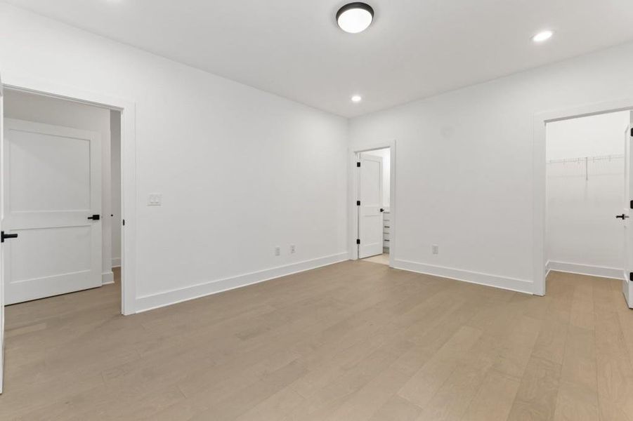 Spacious, unfurnished interior of a new home in , Roswell (Image 37).
