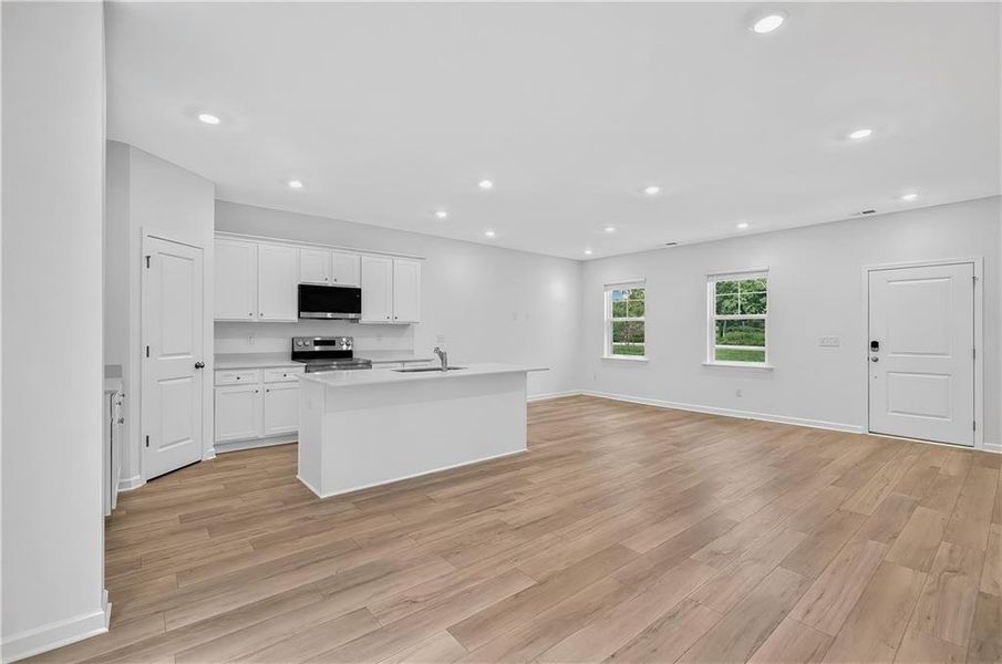 Spacious, unfurnished interior of a new home in Prentis Branch, Rome (Image 7).