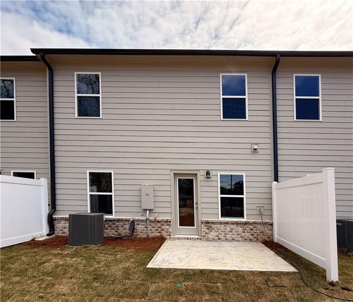 Exterior details and patio area of a home in Leydenview, Mableton (Image 3).