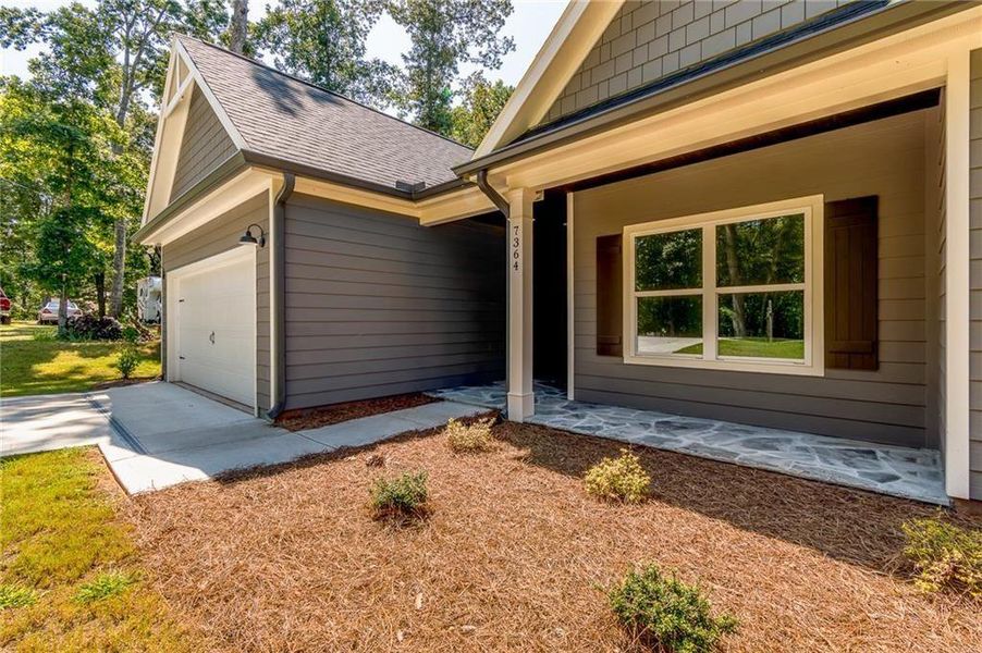 Exterior details and patio area of a home in , Murrayville (Image 19).