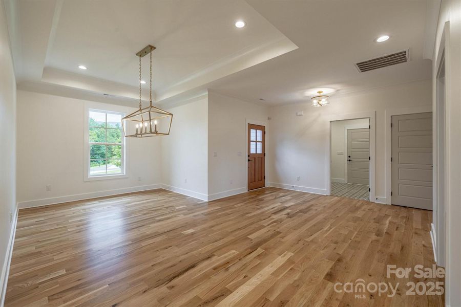 Spacious, unfurnished interior of a new home in , Nebo (Image 22).