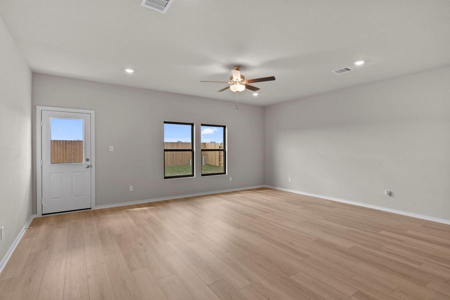 Spacious, unfurnished interior of a new home in Arabella on the Prairie, Richmond (Image 18).