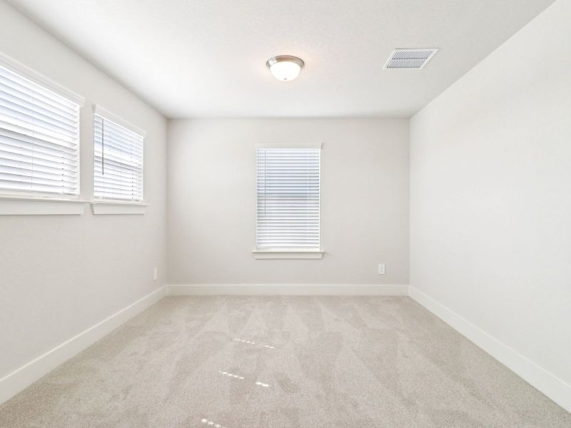 Spacious, unfurnished interior of a new home in Royal Crest, San Antonio (Image 30).