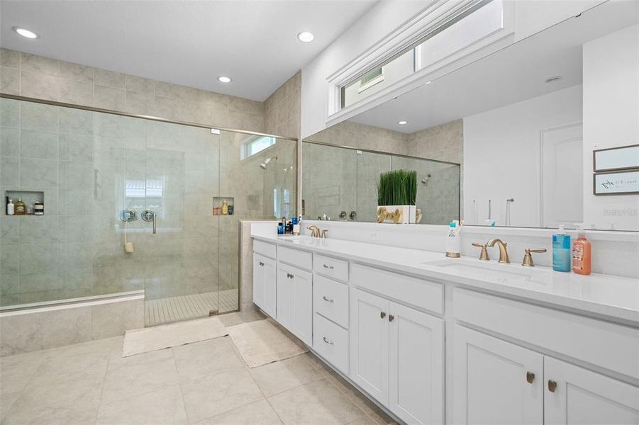 Furnished interior view inside a new home in , Orlando (Image 36).