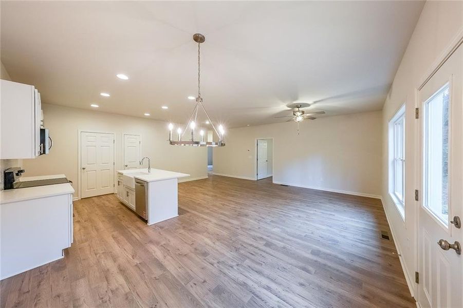Spacious, unfurnished interior of a new home in , Gainesville (Image 16).