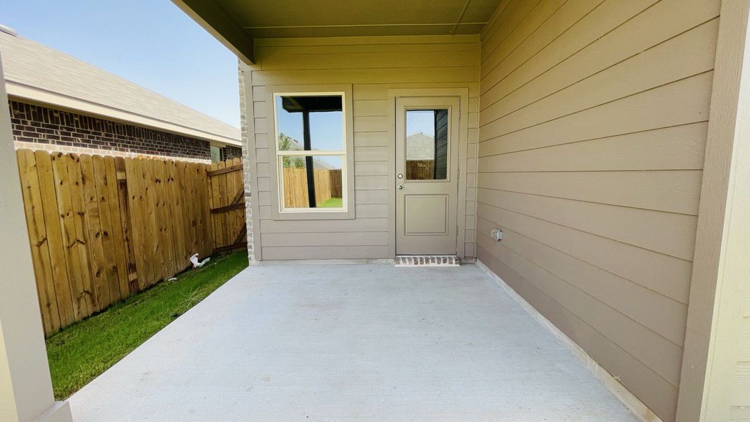 Exterior details and patio area of a home in Sunnycreek, Fort Worth (Image 2). Exterior details and patio area of a home in Sunnycreek, Fort Worth (Image 2).