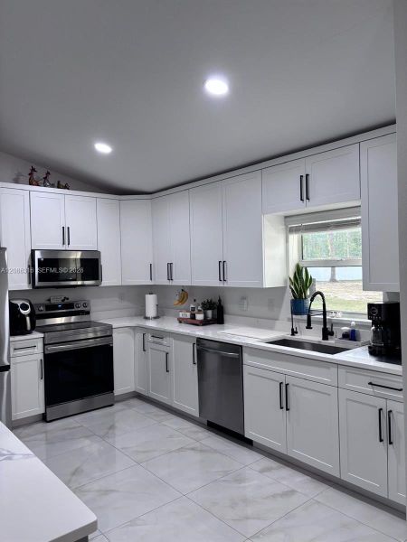 Furnished interior view inside a new home in , Dunnellon (Image 11).