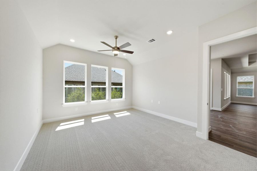 Spacious, unfurnished interior of a new home in Chambers Creek, Willis (Image 31).