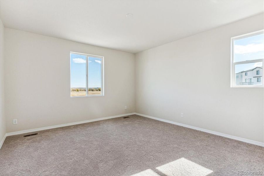 Spacious, unfurnished interior of a new home in Bradley Heights, Colorado Springs (Image 9).
