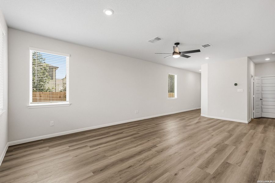 Spacious, unfurnished interior of a new home in Melissa Ranch, San Antonio (Image 29).
