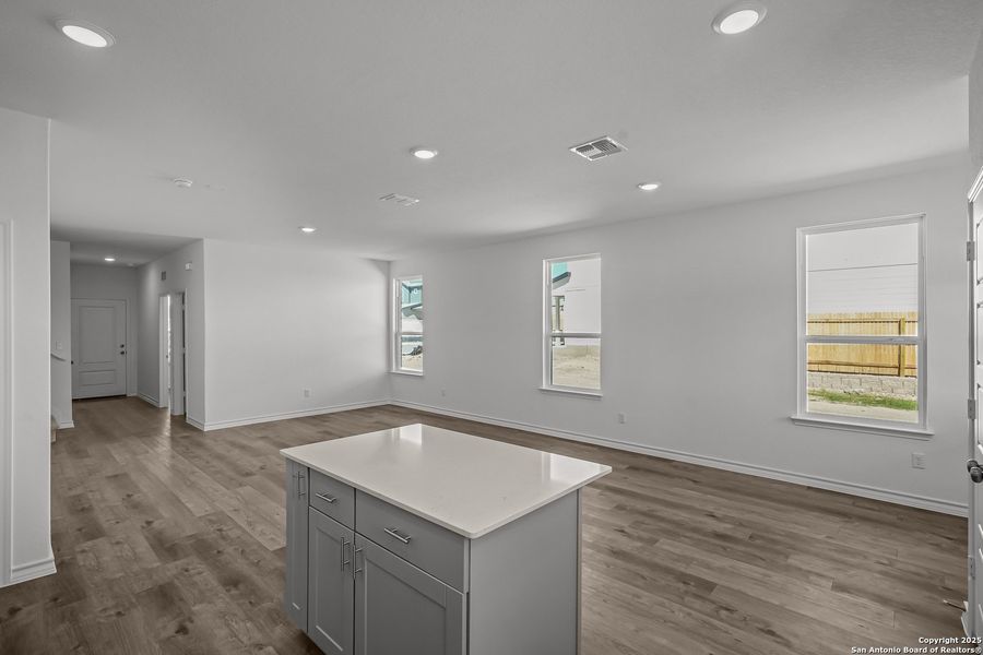 Spacious, unfurnished interior of a new home in Davis Ranch, San Antonio (Image 29).