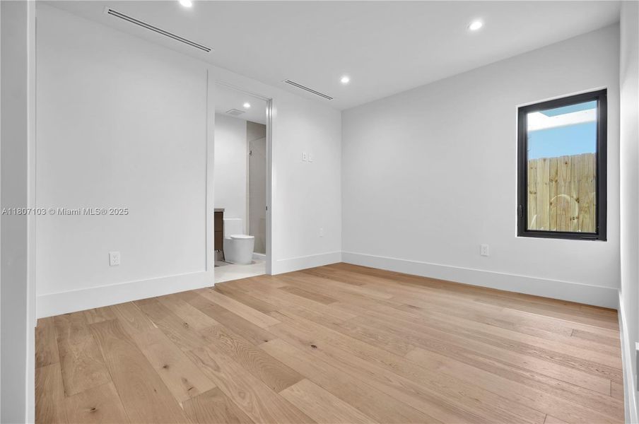 Spacious, unfurnished interior of a new home in , Miami (Image 14).