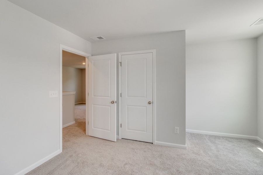 Spacious, unfurnished interior of a new home in Bluefield, Lexington (Image 29).