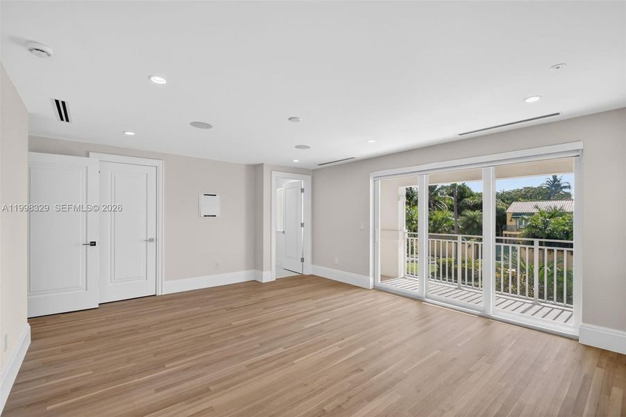 Spacious, unfurnished interior of a new home in , Lake Worth (Image 48).
