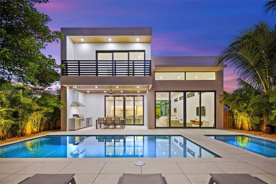 Exterior details and patio area of a home in , Miami (Image 33).