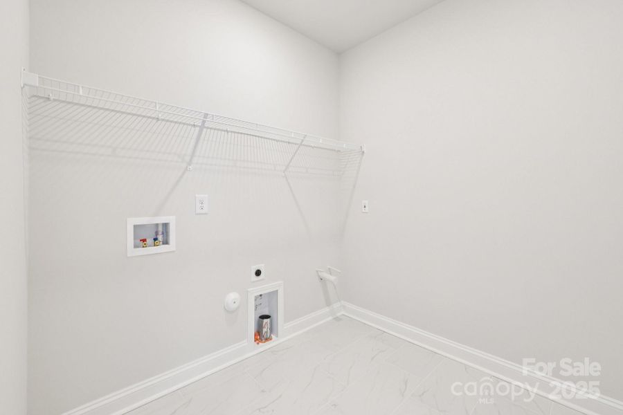 Spacious, unfurnished interior of a new home in Edgewood Preserve, Huntersville (Image 31).