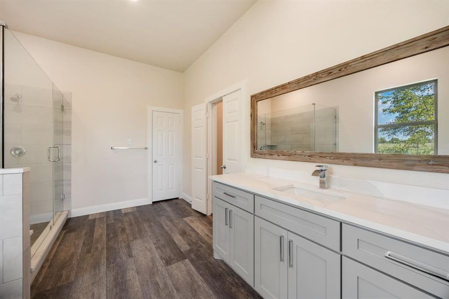 Furnished interior view inside a new home in , Corsicana (Image 10).
