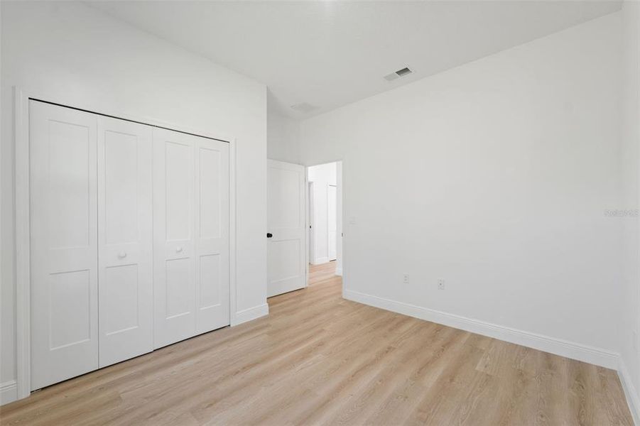Spacious, unfurnished interior of a new home in , Ocala (Image 25).