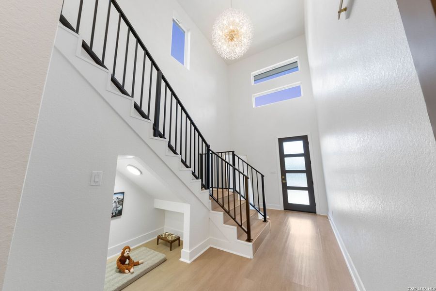 Spacious, unfurnished interior of a new home in , San Antonio (Image 25).