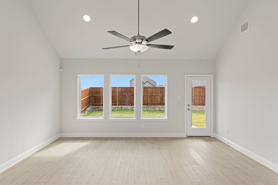 Spacious, unfurnished interior of a new home in Creekside, Royse City (Image 16).