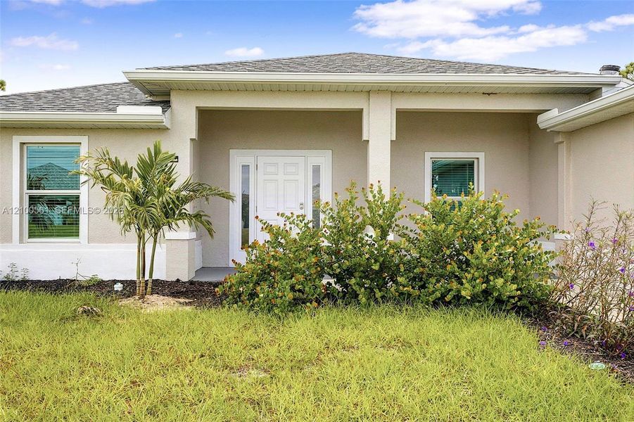 Exterior details and patio area of a home in , Cape Coral (Image 25).