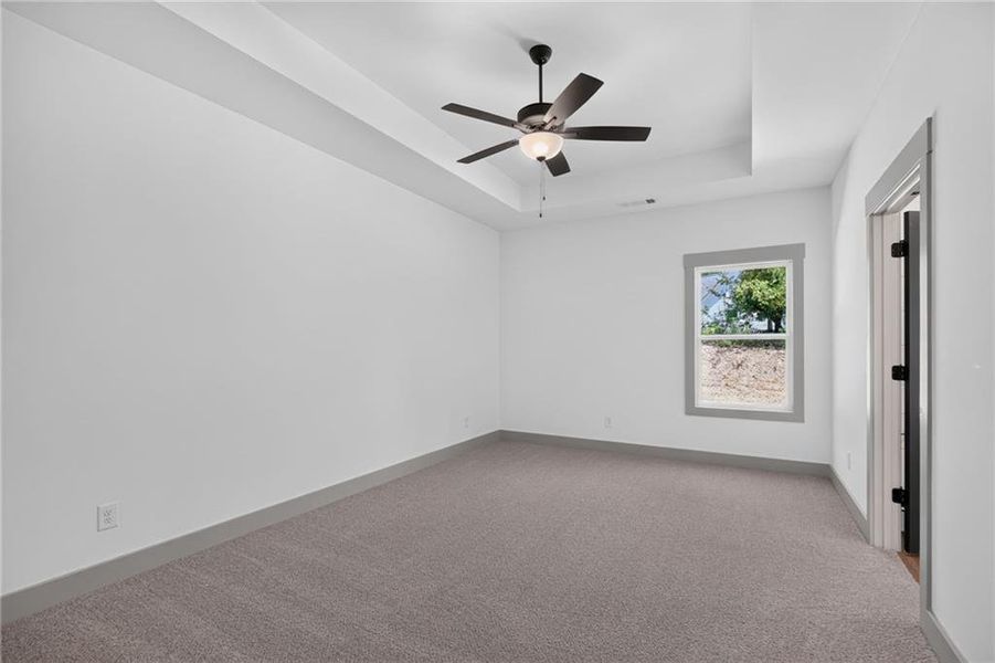 Spacious, unfurnished interior of a new home in , Silver Creek (Image 36).
