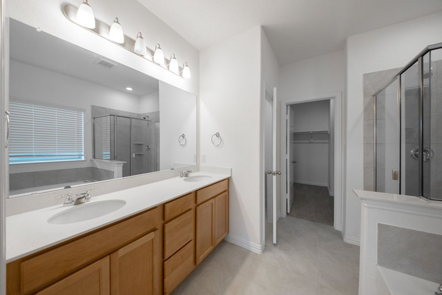 Furnished interior view inside a new home in Verandah, Royse City (Image 15).