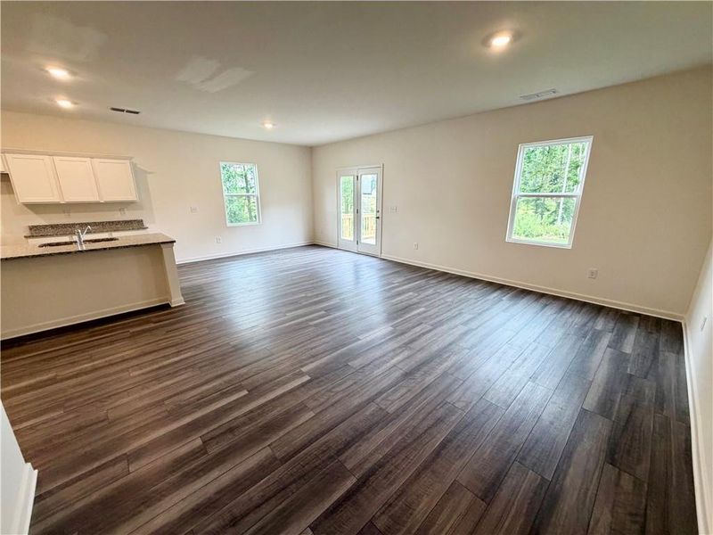 Spacious, unfurnished interior of a new home in Mt. Tabor Ridge, Dallas (Image 3). Spacious, unfurnished interior of a new home in Mt. Tabor Ridge, Dallas (Image 3).