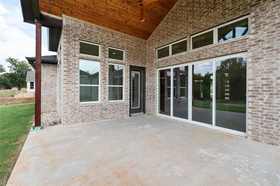 Exterior details and patio area of a home in Pecan Plantation, Granbury (Image 4).
