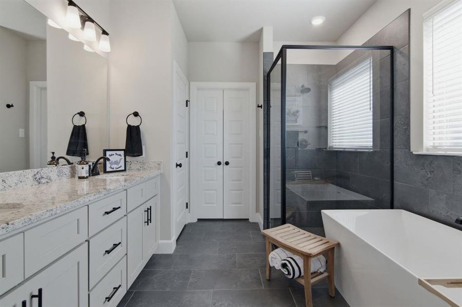 Furnished interior view inside a new home in , Burleson (Image 19).