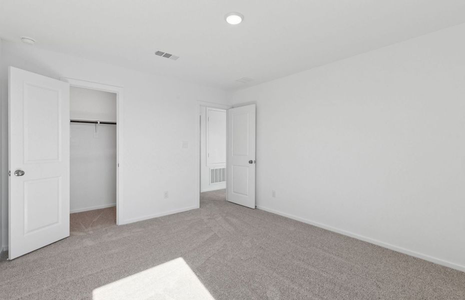 Spacious, unfurnished interior of a new home in Montgomery Bend, Montgomery (Image 19).