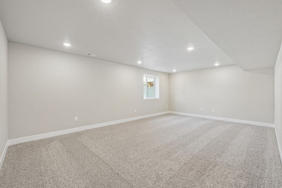 Spacious, unfurnished interior of a new home in Aspen Ranch, Fountain (Image 51).