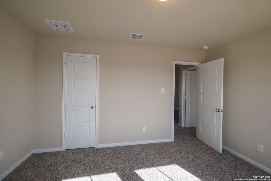 Spacious, unfurnished interior of a new home in Winding Brook, San Antonio (Image 17).