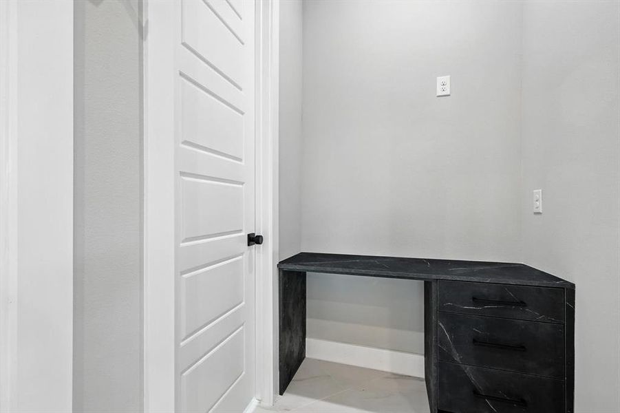 Spacious, unfurnished interior of a new home in , Weatherford (Image 21).