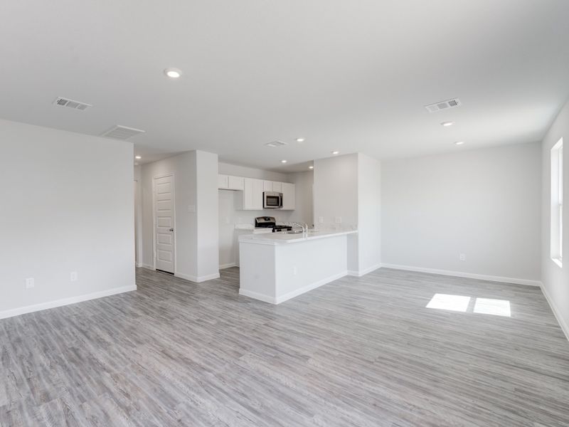 Representative unfurnished interior of a home built from the Everglades by National HomeCorp in Forest Ridge, Edgefield (Image 7).
