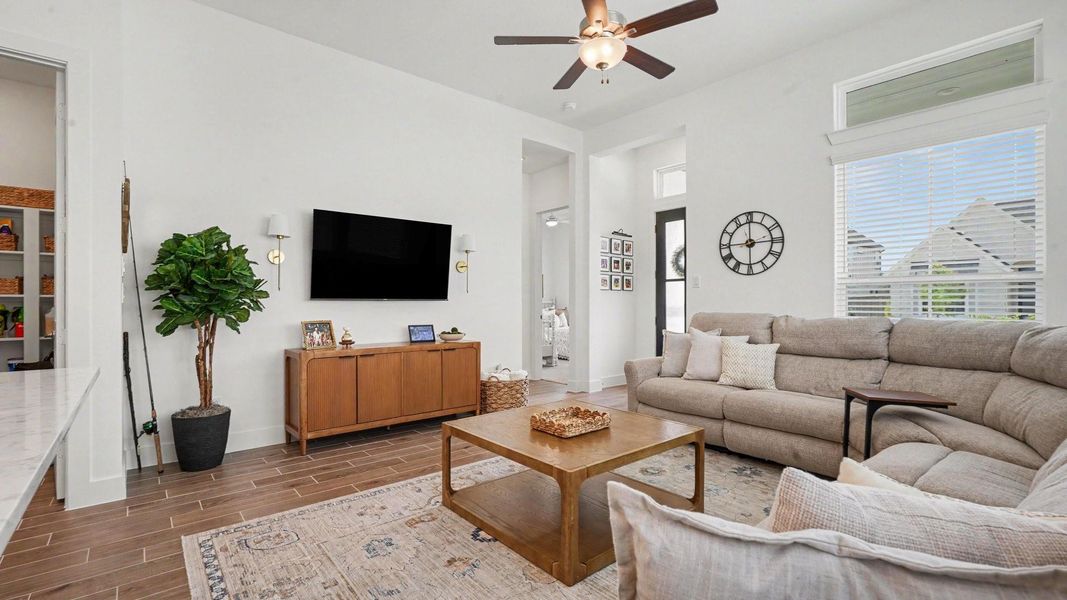 Furnished interior view inside a new home in , Mont Belvieu (Image 19).