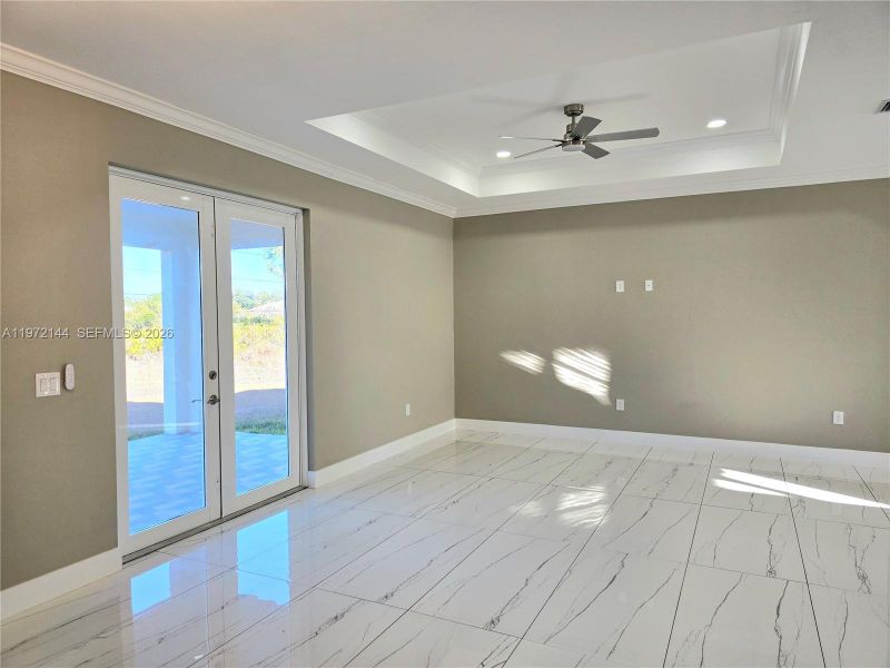 Spacious, unfurnished interior of a new home in , Lehigh Acres (Image 14).