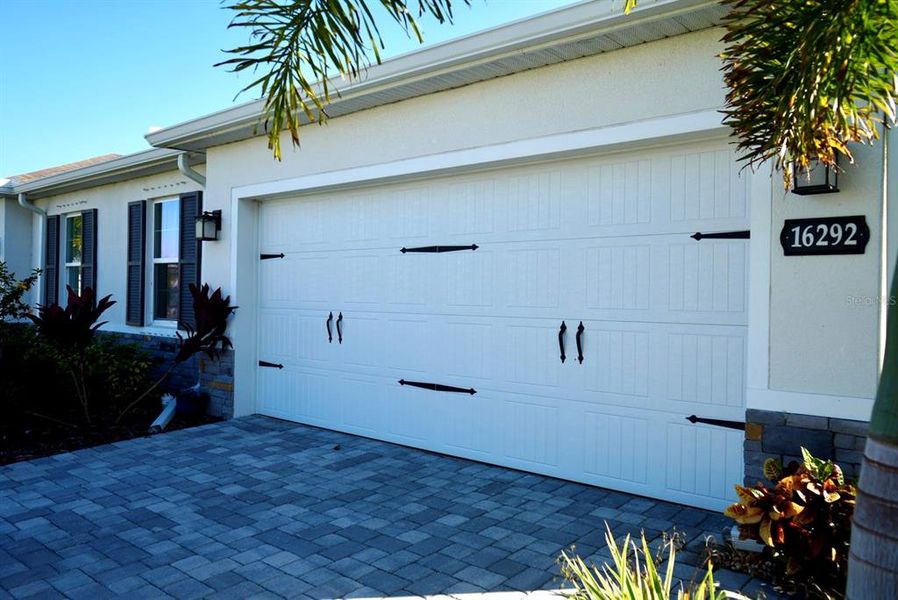 Exterior details and patio area of a home in , Port Charlotte (Image 28).