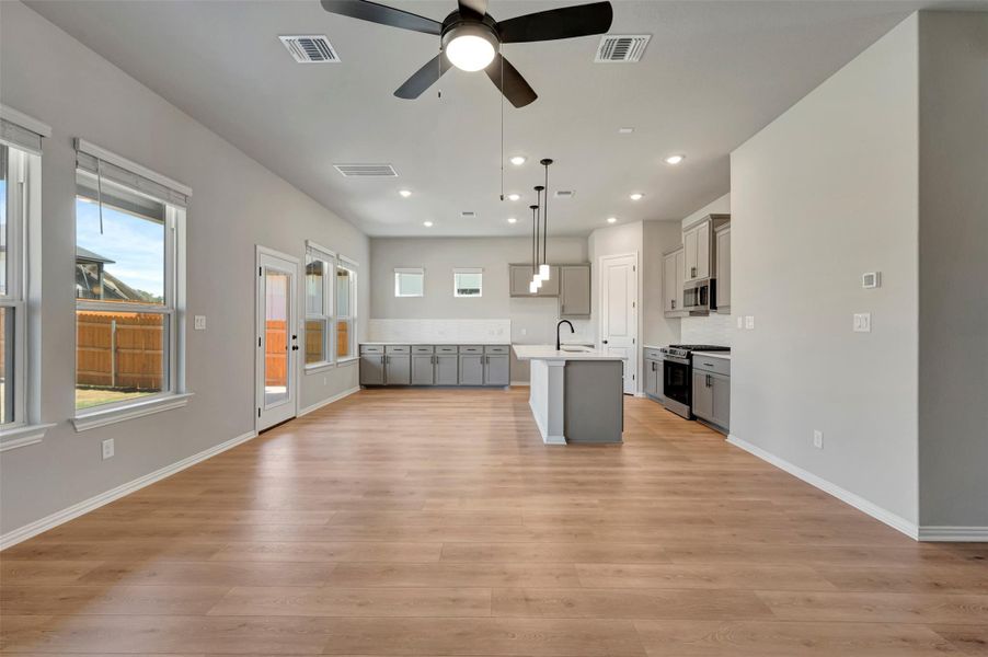 Spacious, unfurnished interior of a new home in Heritage, Dripping Springs (Image 25).