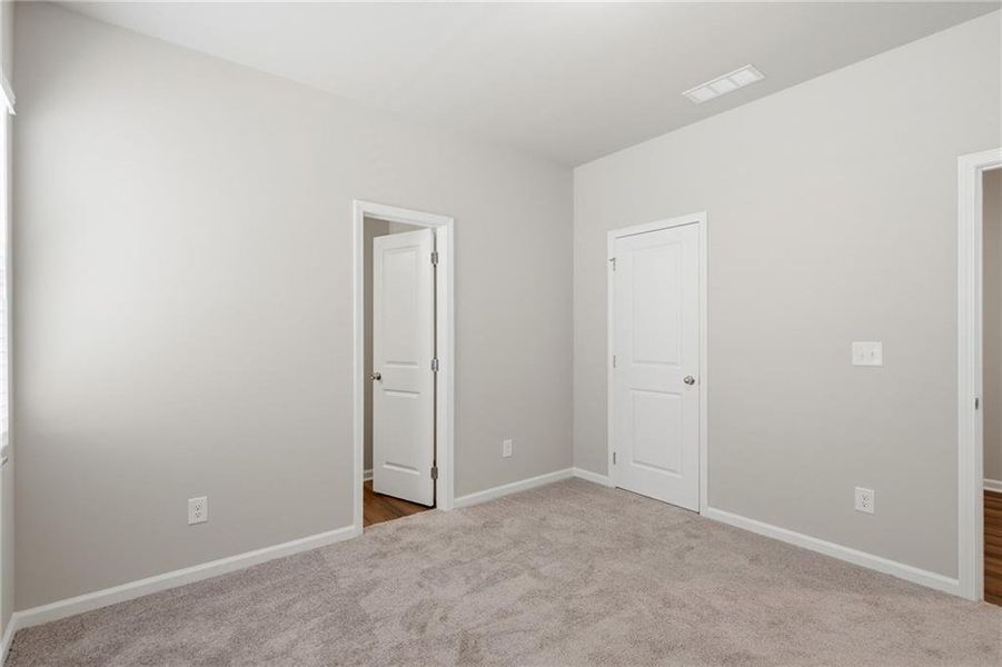 Spacious, unfurnished interior of a new home in , Auburn (Image 19).