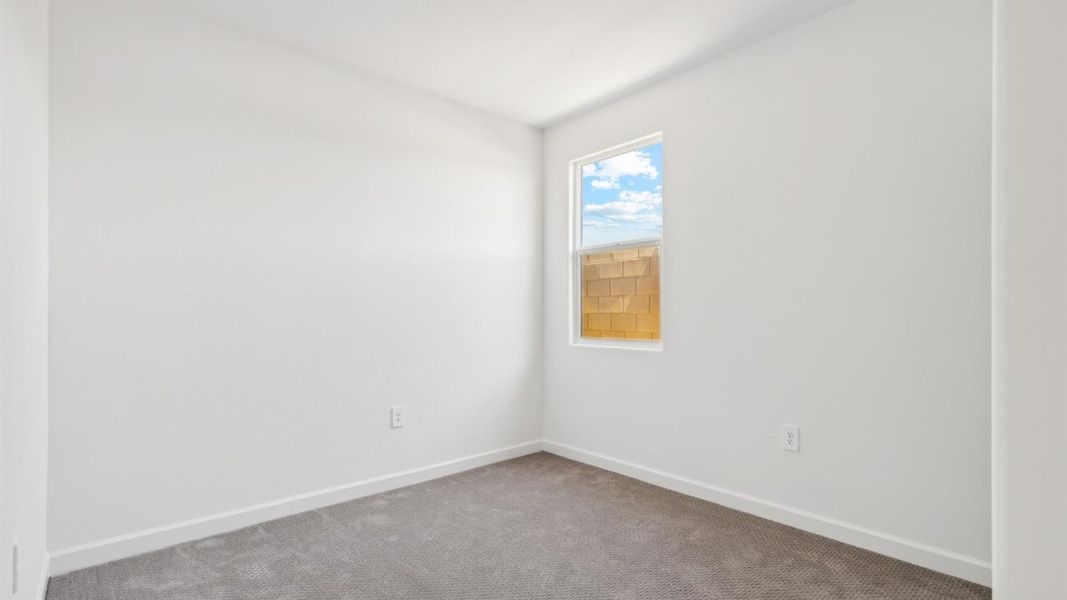 Spacious, unfurnished interior of a new home in Entrada Del Oro, Gold Canyon (Image 25).