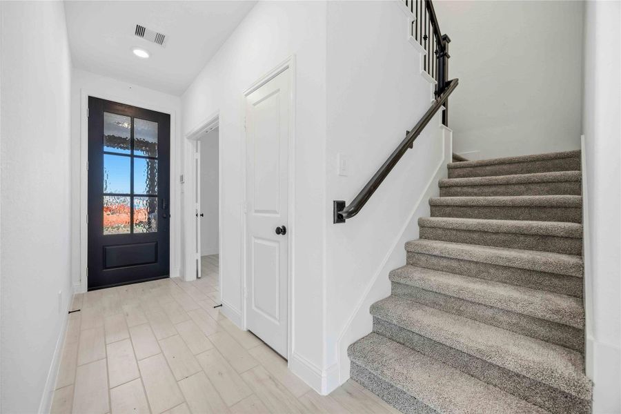 Spacious, unfurnished interior of a new home in Sienna, Missouri City (Image 15).