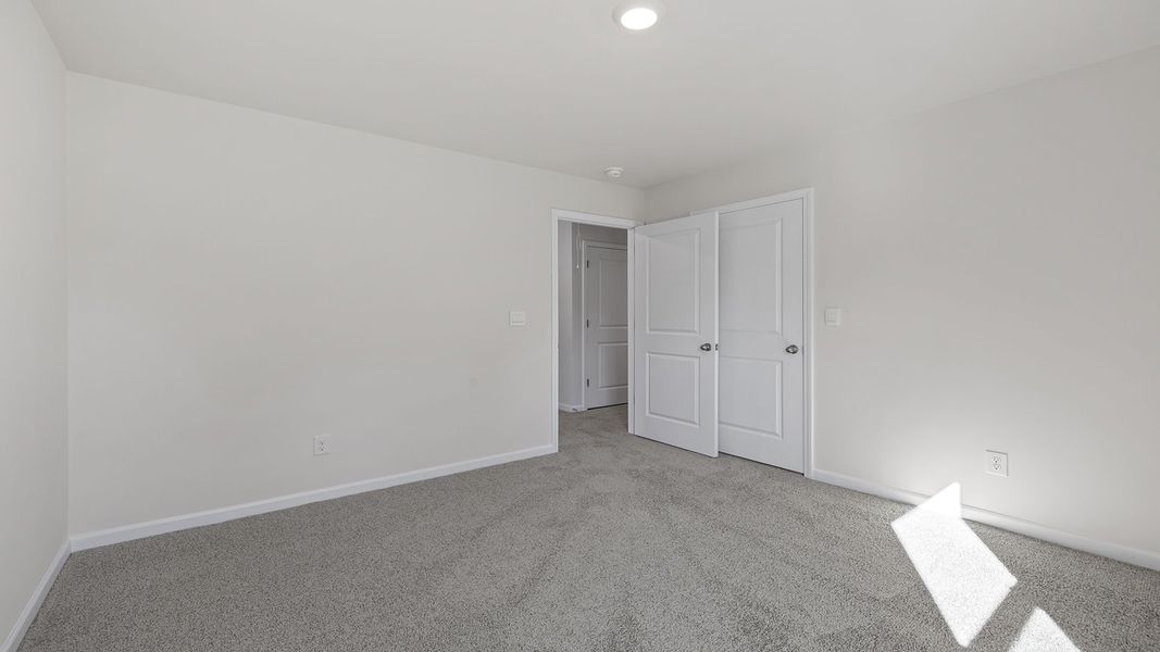 Spacious, unfurnished interior of a new home in Cloverdale Hills, Piedmont (Image 19).