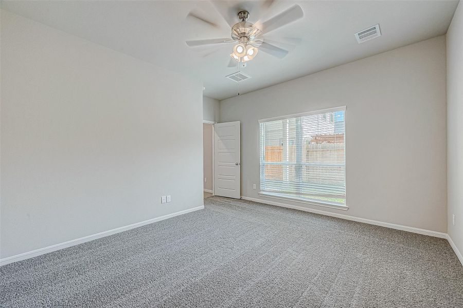 Spacious, unfurnished interior of a new home in Woodland Lakes, Houston (Image 37). Spacious, unfurnished interior of a new home in Woodland Lakes, Houston (Image 37).
